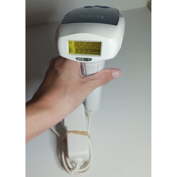 Veet Infini' Silk Pro Light-Based IPL Hair Removal System Used - Picture 9 of 9